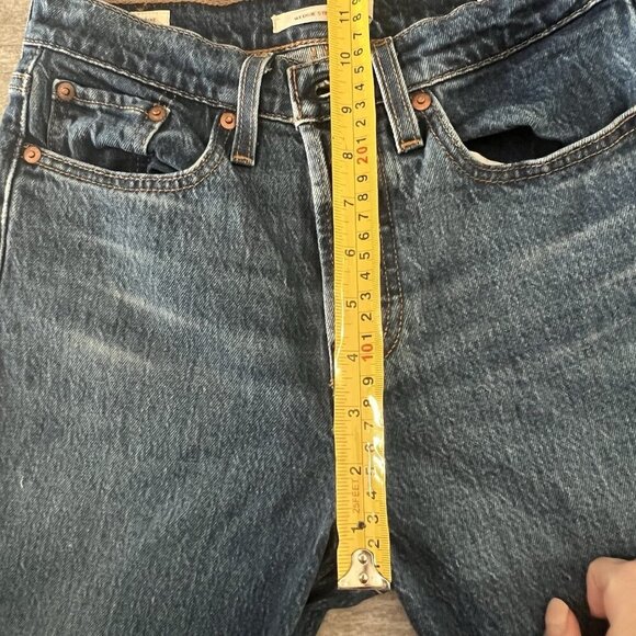 Levi’s Women’s Wedgie Straight Button Fly Jeans Size 25 Blue Denim Raw Hem - Picture 8 of 9